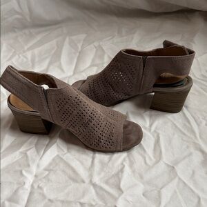 White Mountain Taupe Heeled Sandals